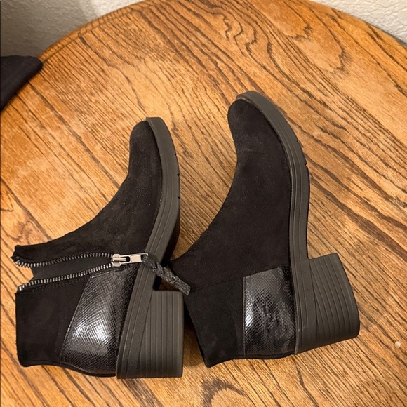 Bzees Lifestride Black Ankle Booties Comfortable and Washable for Women Size 6.5 - Picture 5 of 9